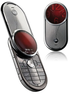Motorola’s circle expressive Aura Mobile