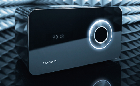 The persuading Sonoro Cubo Elements alarm radio